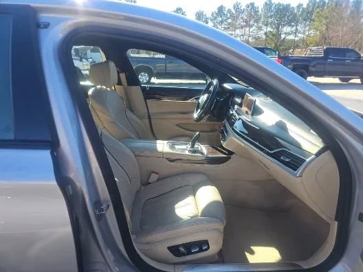 Used 2019 BMW 740i 740i Sedan 4D w/ Executive Package image 13