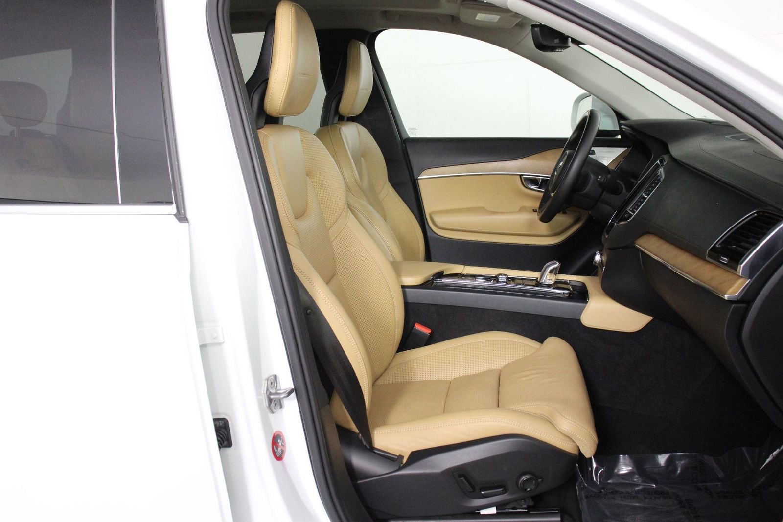 Used 2016 Volvo XC90 T8 Inscription w/ Vision Package AWD/4WD image 29