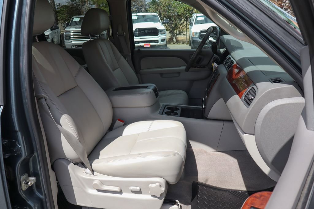 Used 2011 Chevrolet Avalanche LT RWD image 47
