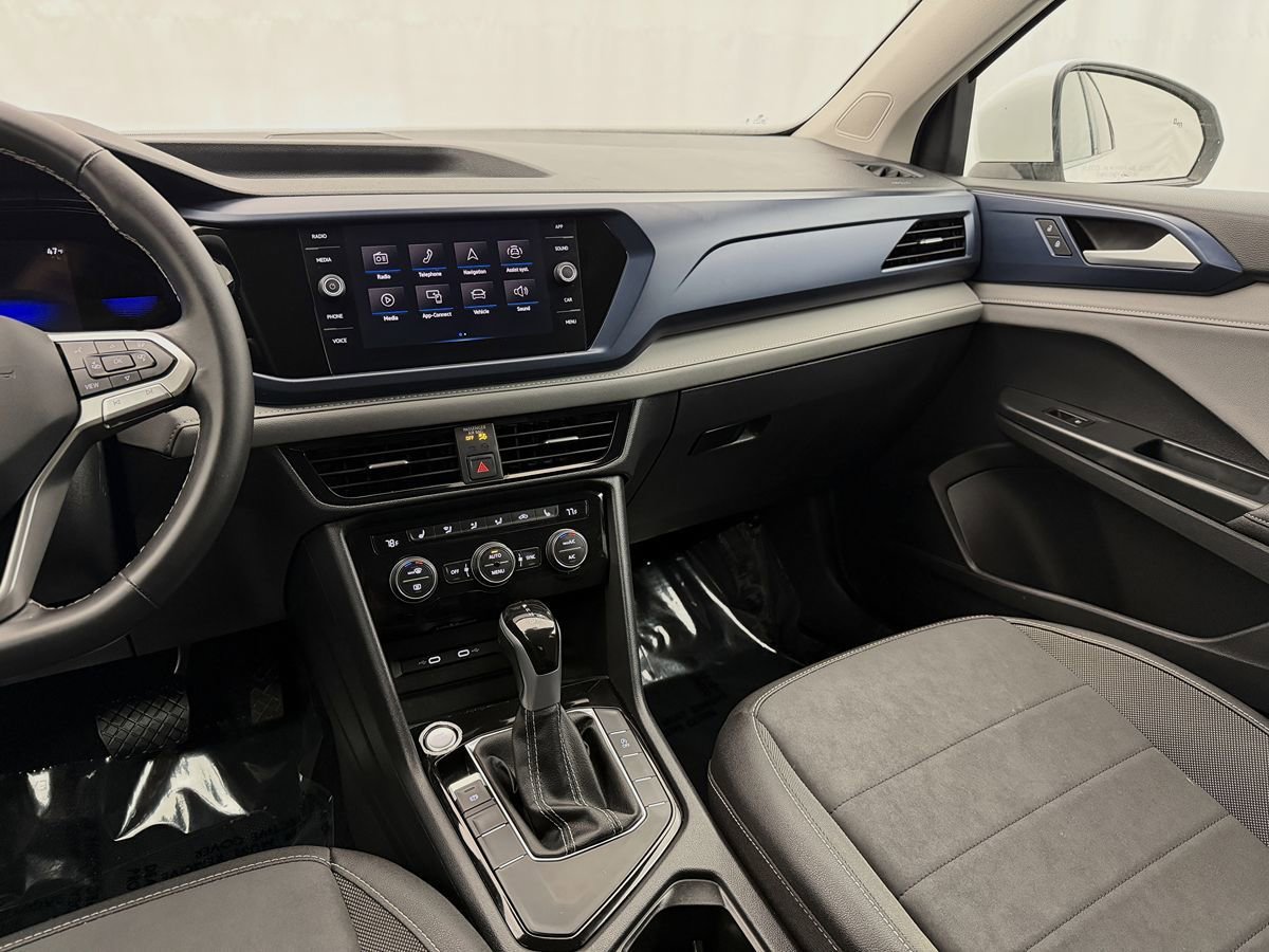 Used 2024 Volkswagen Taos SE FWD image 15