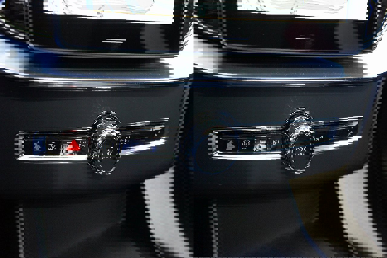 New 2025 Volvo XC90 T8 Ultra w/ Protection Package Premier image 17