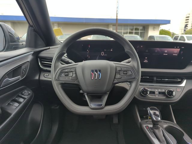 Used 2025 Buick Envista Preferred image 16
