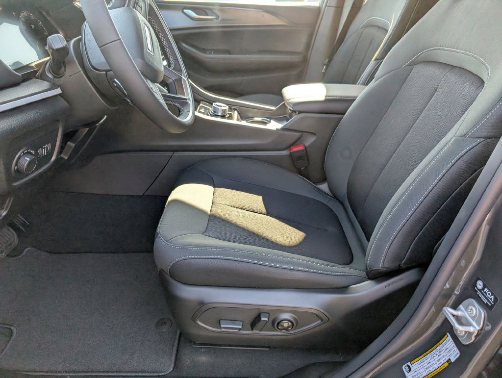 New 2026 Jeep Grand Cherokee Laredo RWD image 11