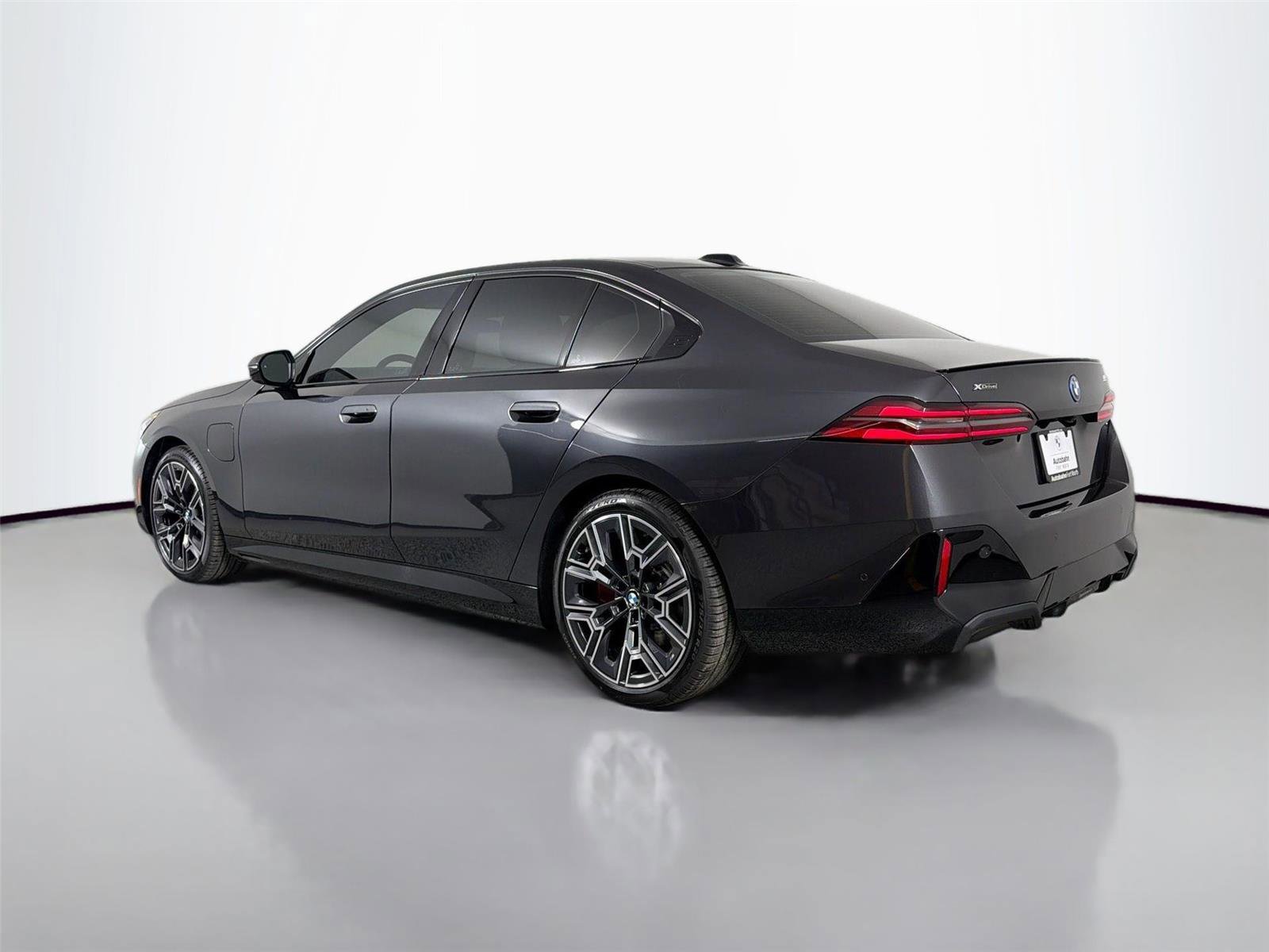 New 2026 BMW 550e xDrive w/ Executive Package image 7