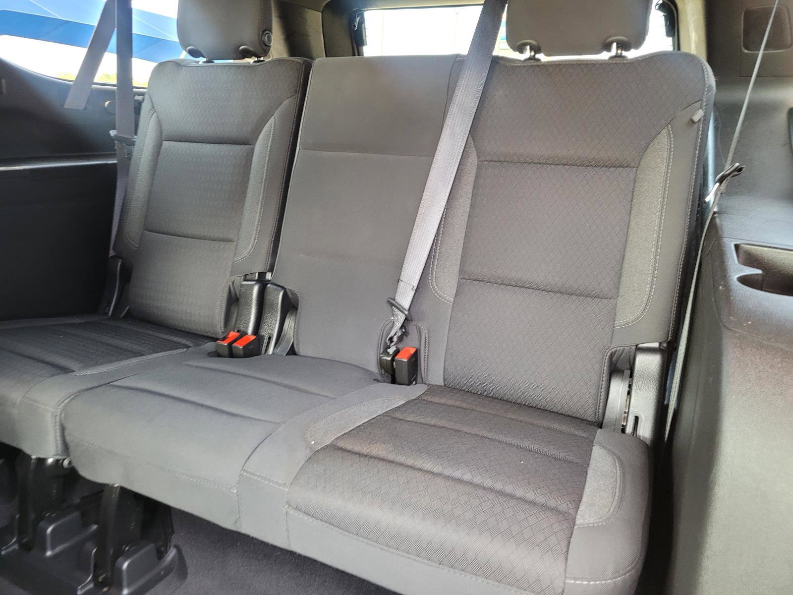 Used 2023 Chevrolet Suburban LS RWD image 4