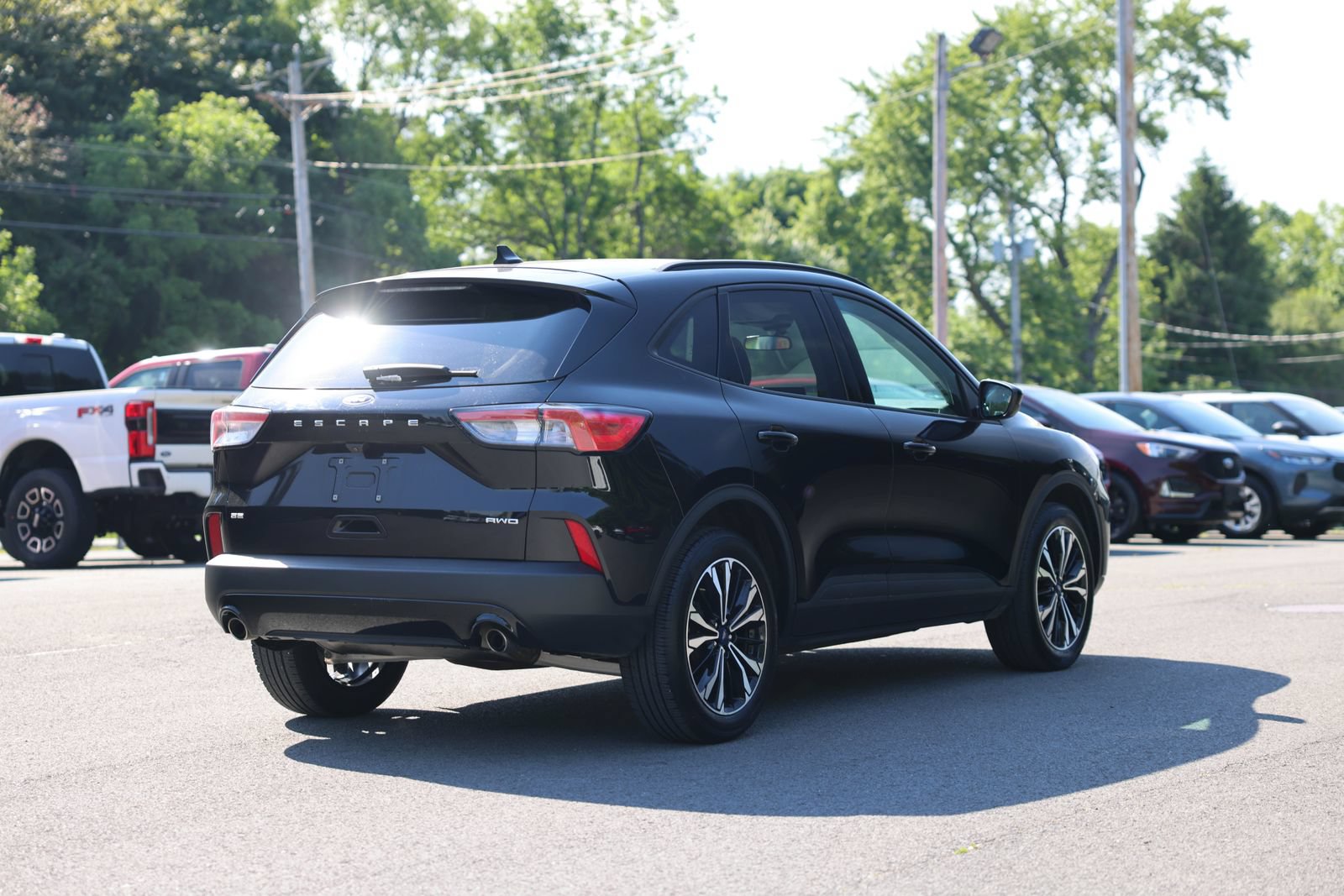 Used 2022 Ford Escape SE w/ SE Sport Appearance Package AWD/4WD image 6