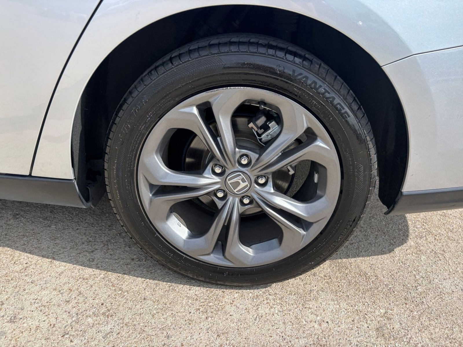 Used 2024 Honda Accord EX image 31