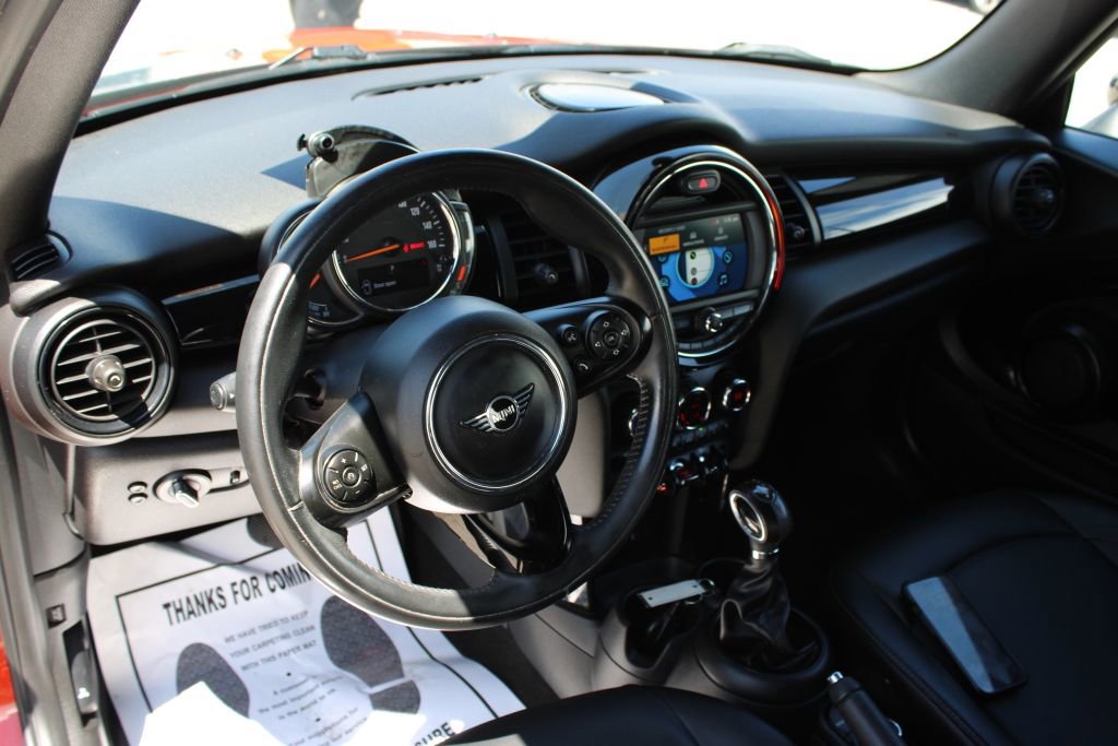 Used 2019 MINI Cooper Convertible w/ Signature Upholstery Package image 28