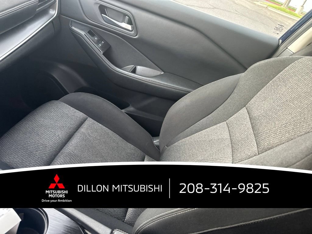 Used 2025 Nissan Rogue SV AWD/4WD image 4