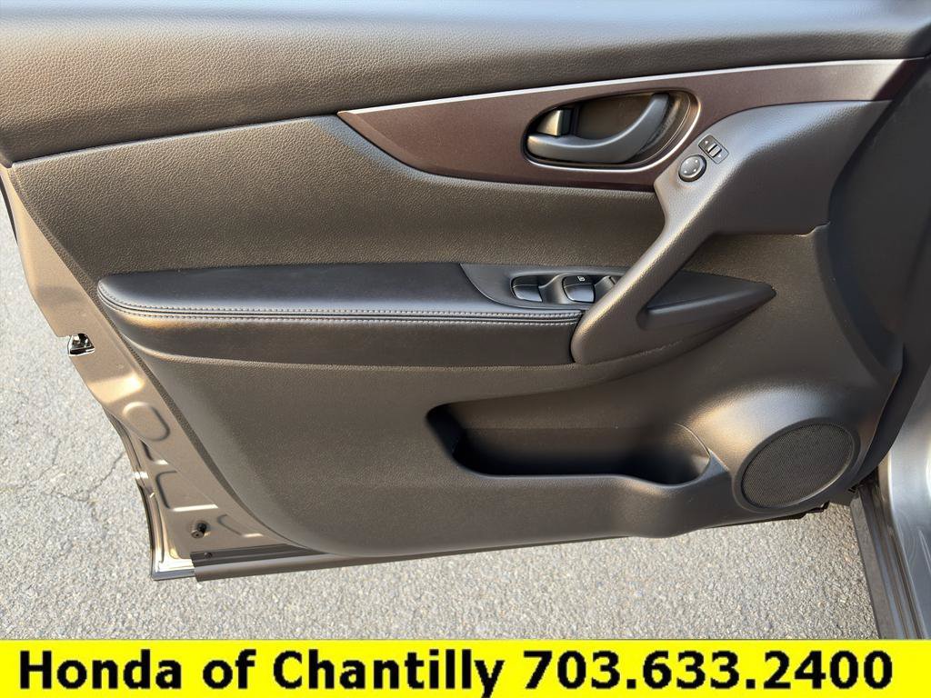 Used 2018 Nissan Rogue Sport S w/ S Appearance Package AWD/4WD image 19
