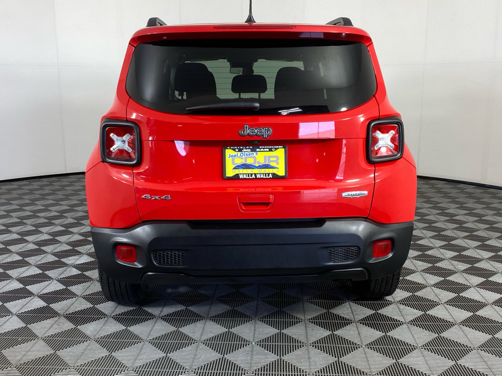 Used 2019 Jeep Renegade Latitude w/ Cold Weather Group AWD/4WD image 17