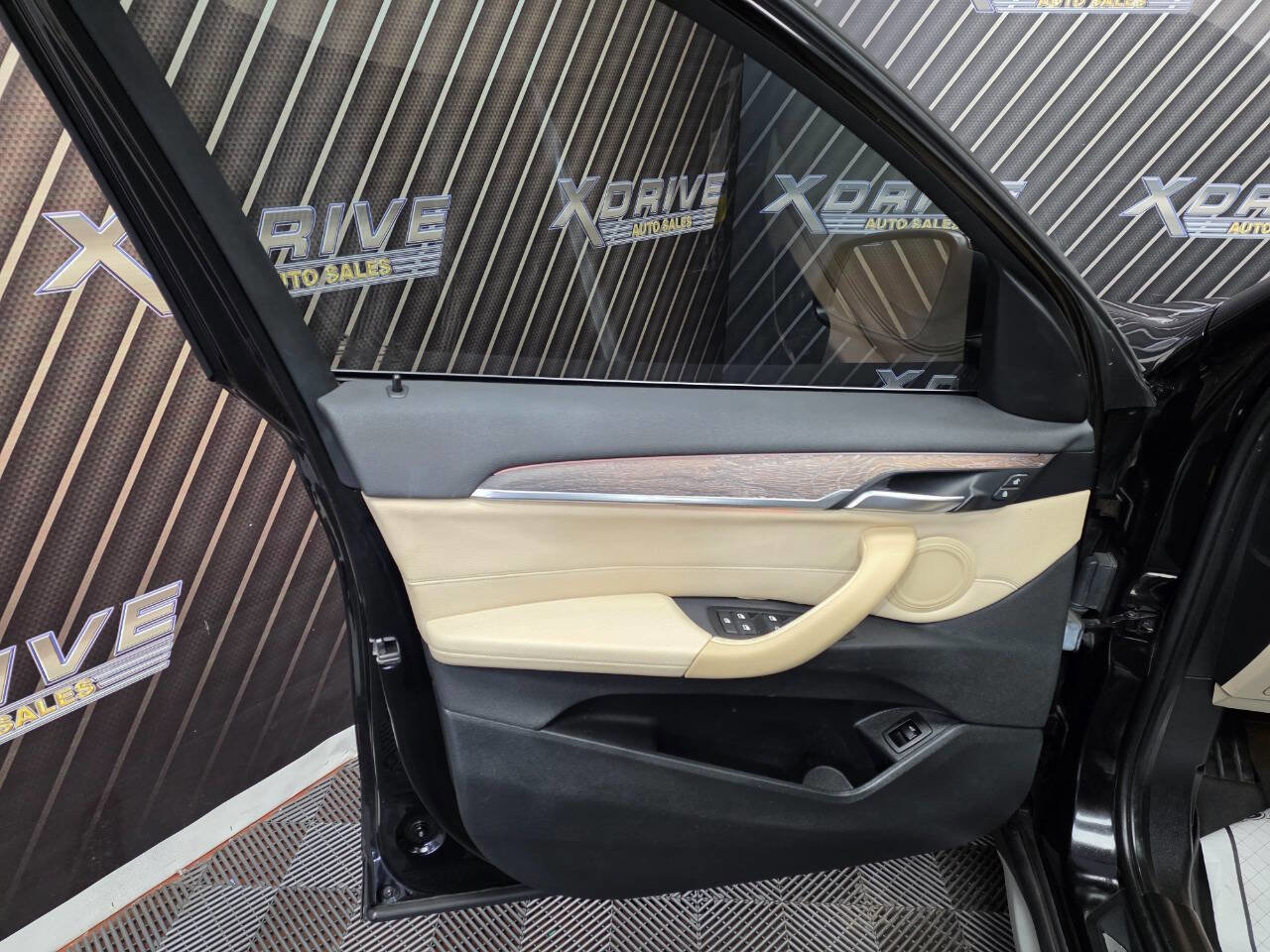 Used 2017 BMW X1 xDrive28i image 16