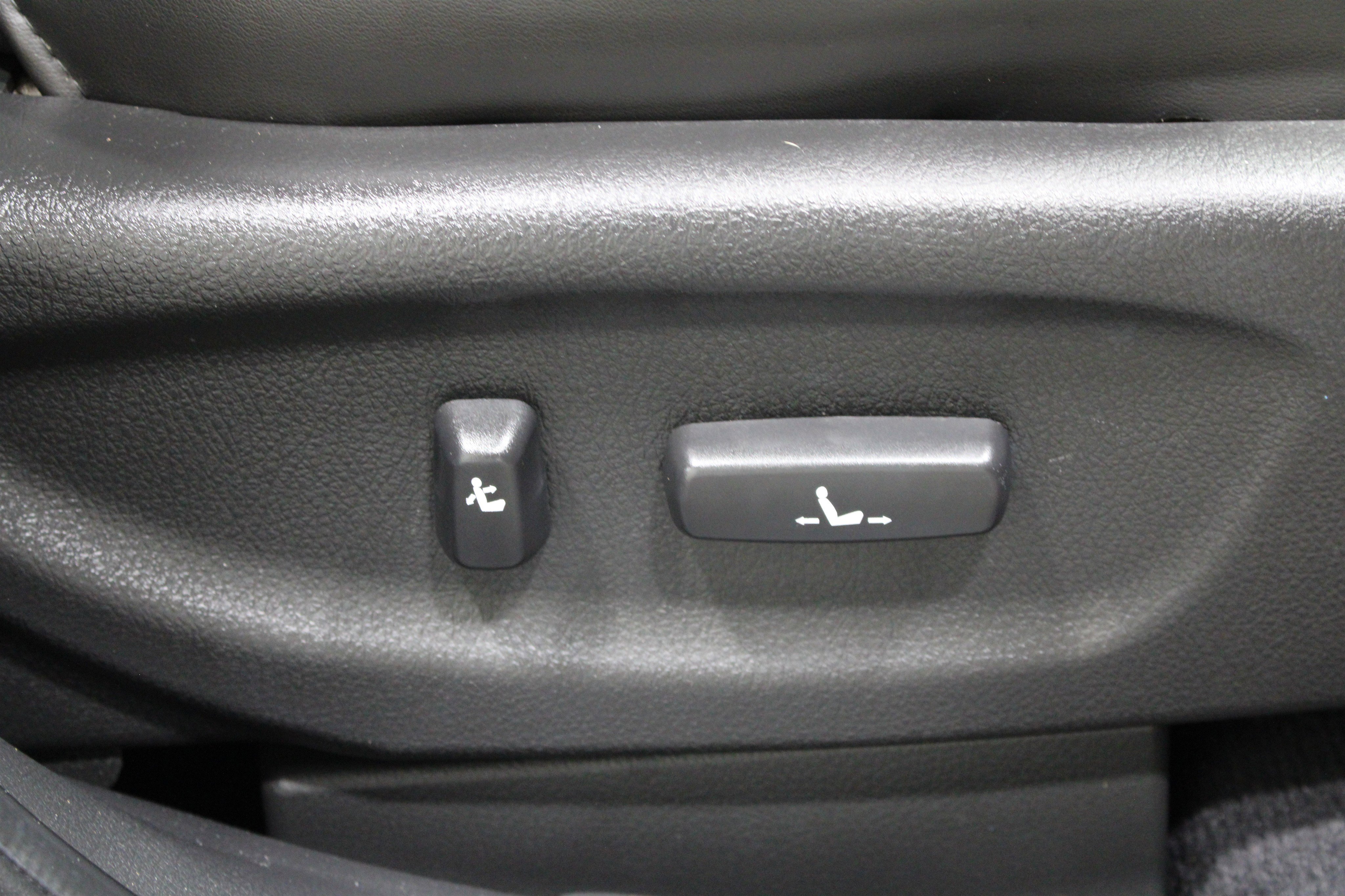 Used 2014 Kia Sorento SX w/ 3rd Row Package image 34