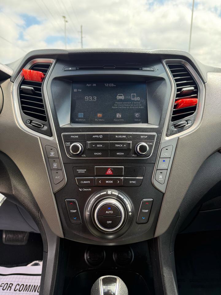 Used 2017 Hyundai Santa Fe SE AWD/4WD image 28