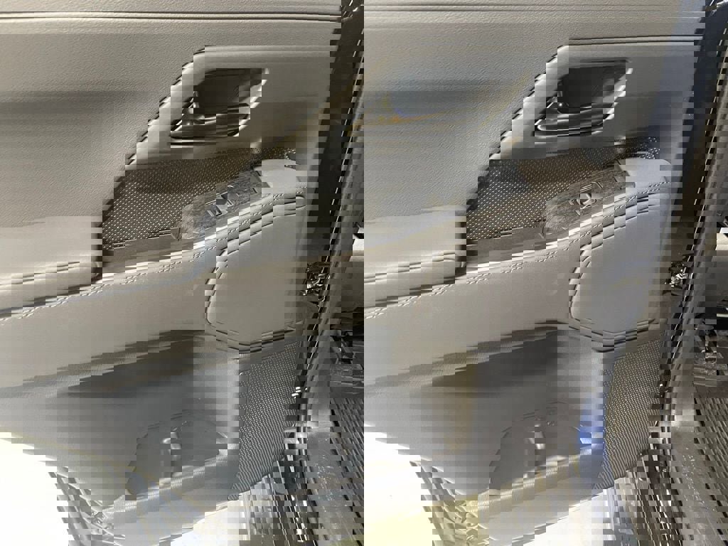 Used 2025 Lexus GX 550 w/ Accessory Package (2T) image 24