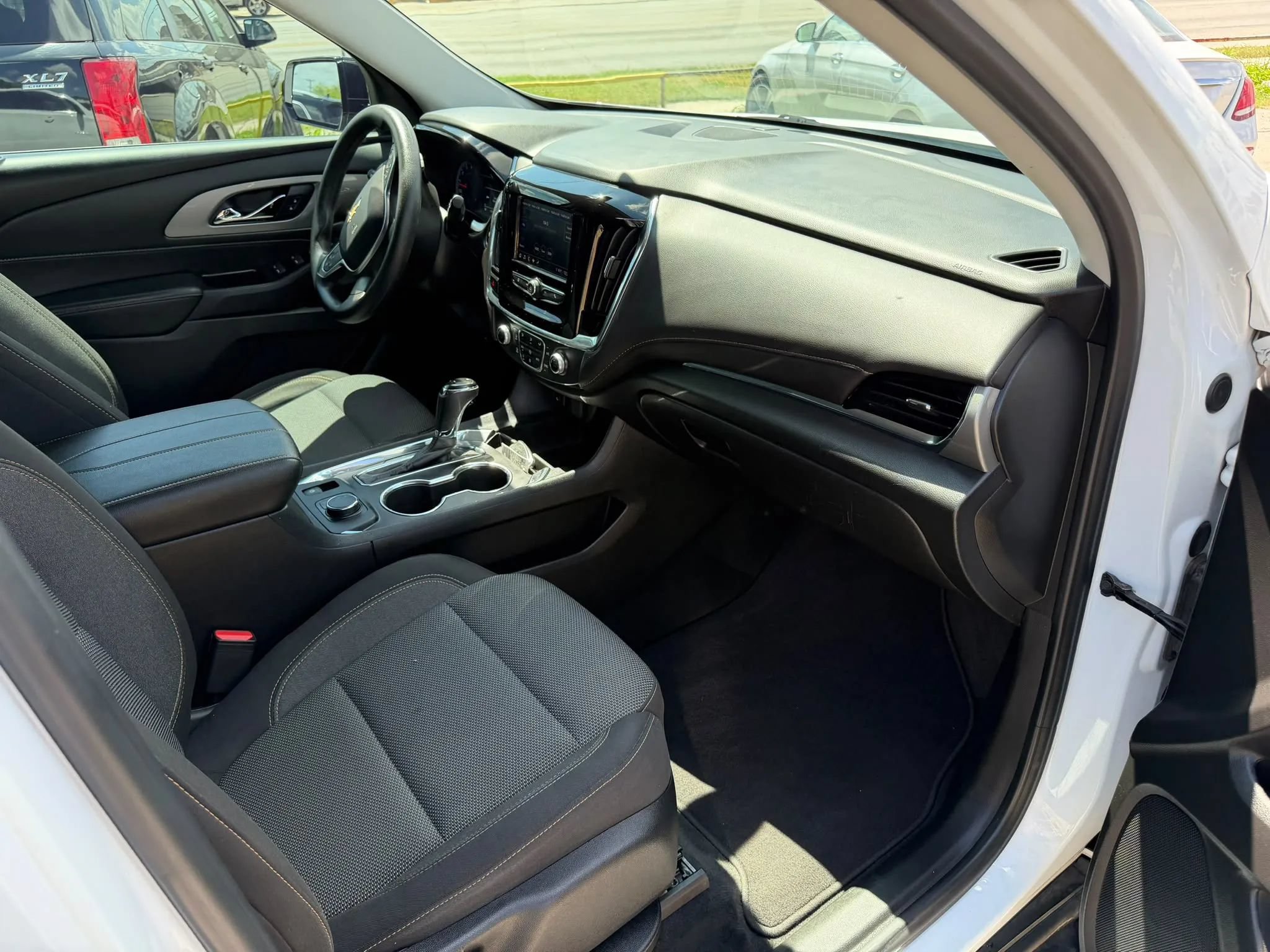 Used 2020 Chevrolet Traverse LS FWD image 9