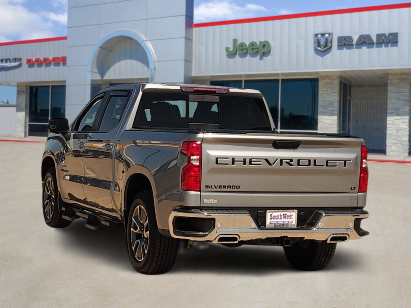 Used 2025 Chevrolet Silverado 1500 LT AWD/4WD image 4