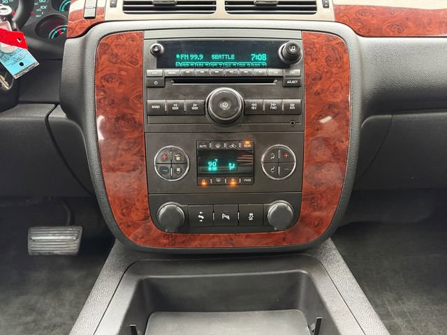 Used 2014 Chevrolet Suburban LT image 11