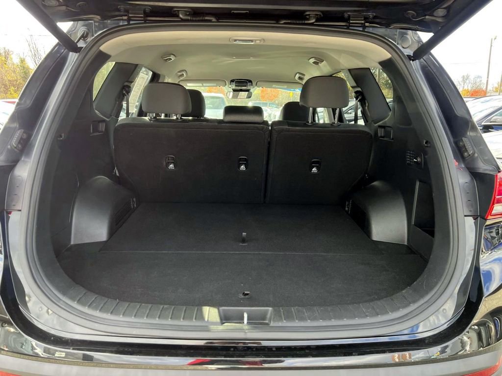 Used 2023 Hyundai Santa Fe SEL image 5
