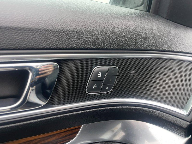 Used 2019 Ford Explorer Limited image 20