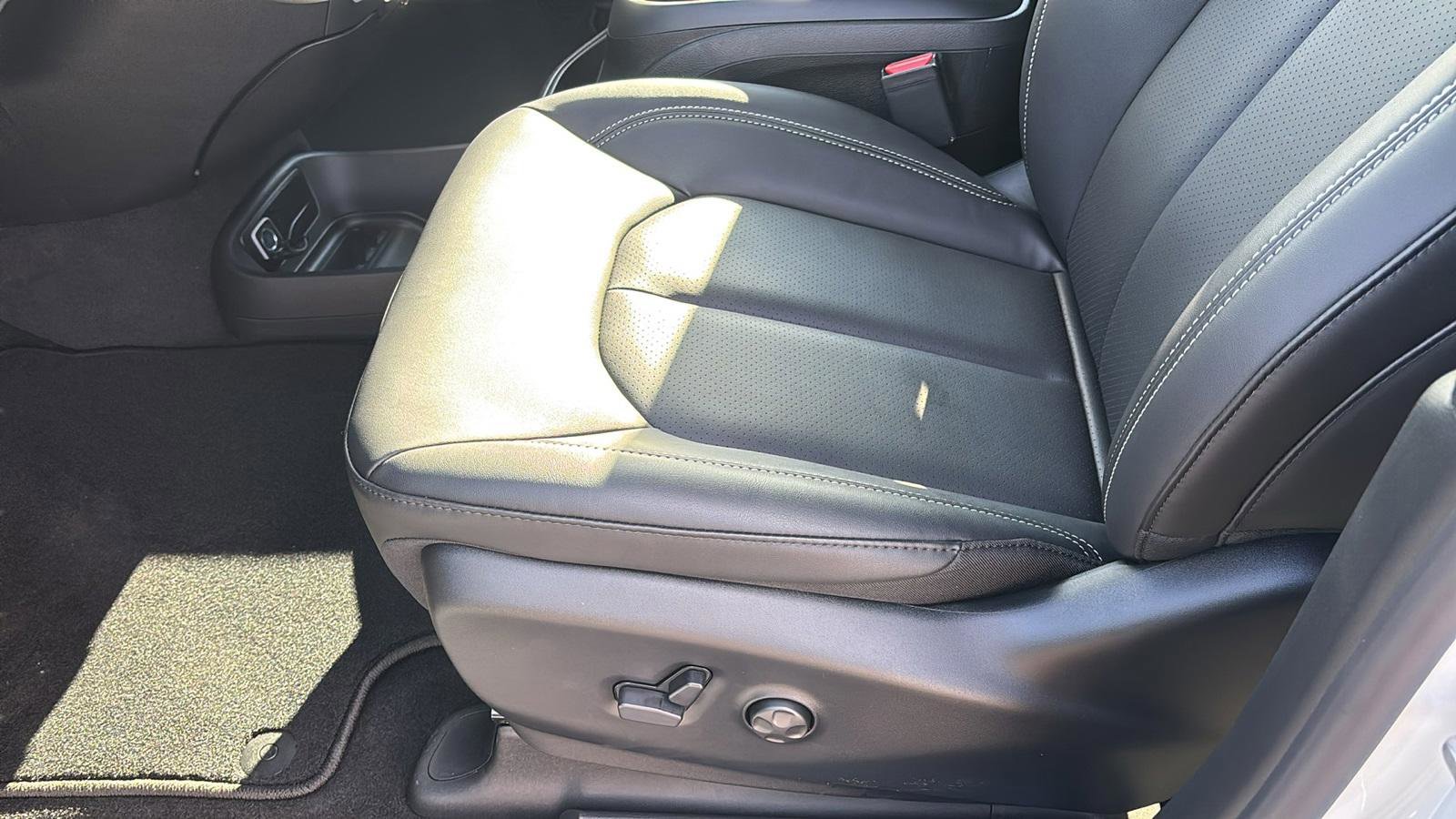 New 2026 Chrysler Pacifica Select image 23