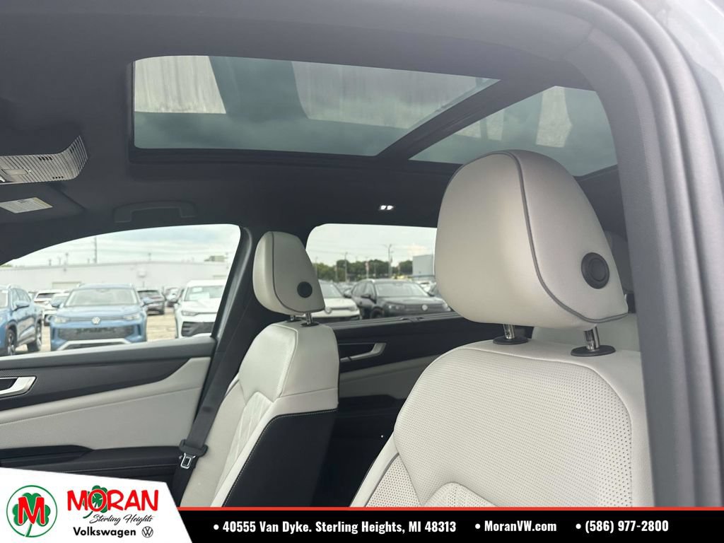 Certified 2024 Volkswagen Atlas Cross Sport SEL Premium R-Line AWD/4WD image 22
