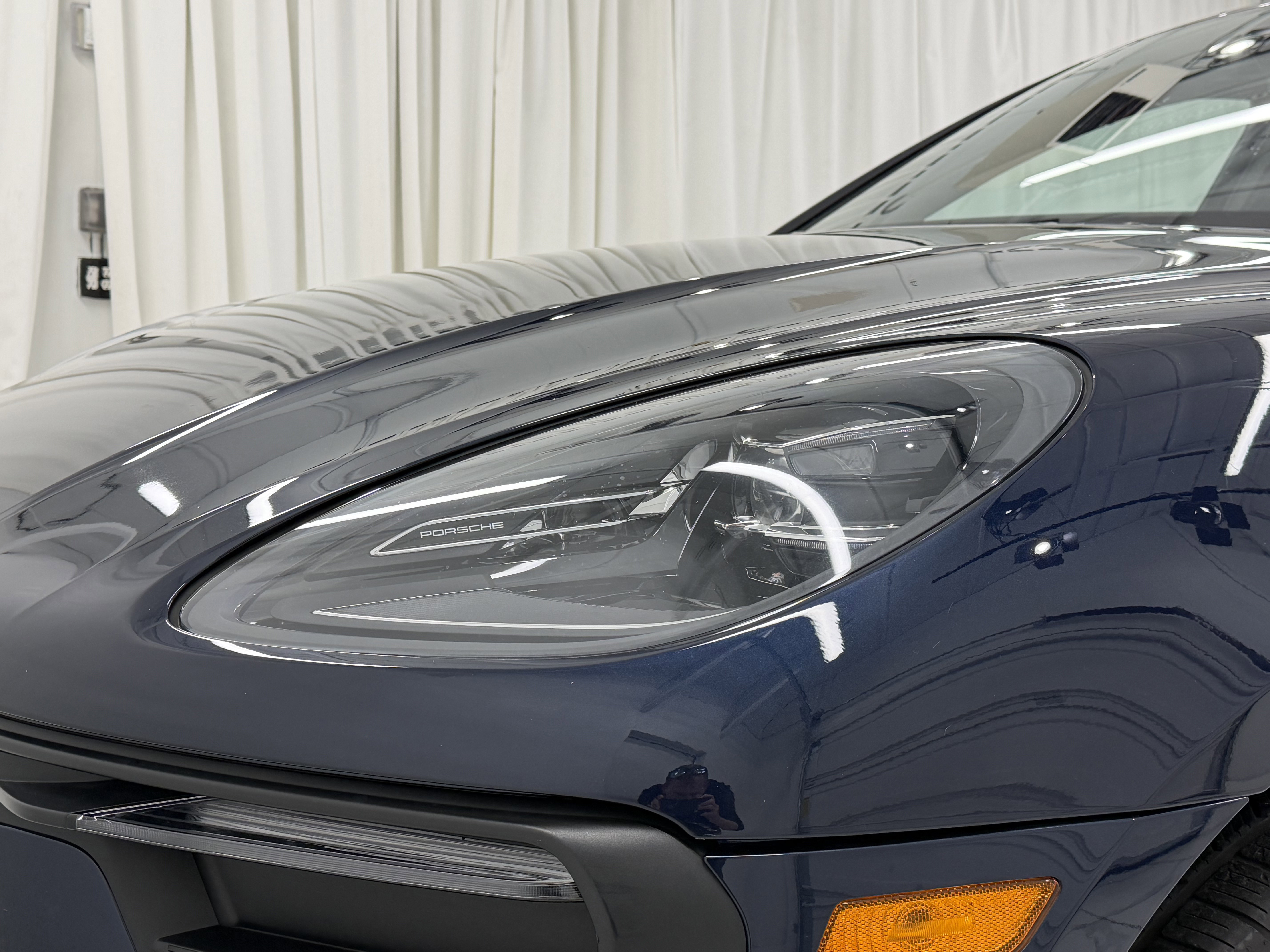 Certified 2022 Porsche Macan image 17