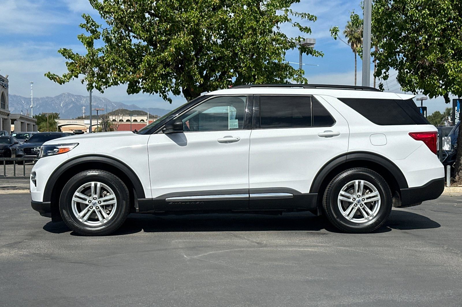 Used 2023 Ford Explorer XLT w/ Equipment Group 202A image 7