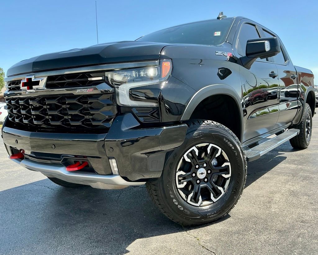 Used 2025 Chevrolet Silverado 1500 ZR2 w/ Technology Package AWD/4WD image 3