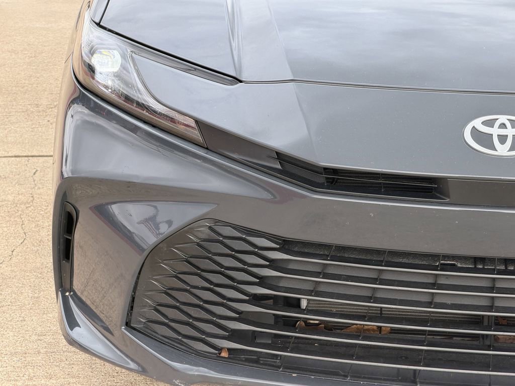 Used 2025 Toyota Camry LE FWD image 5