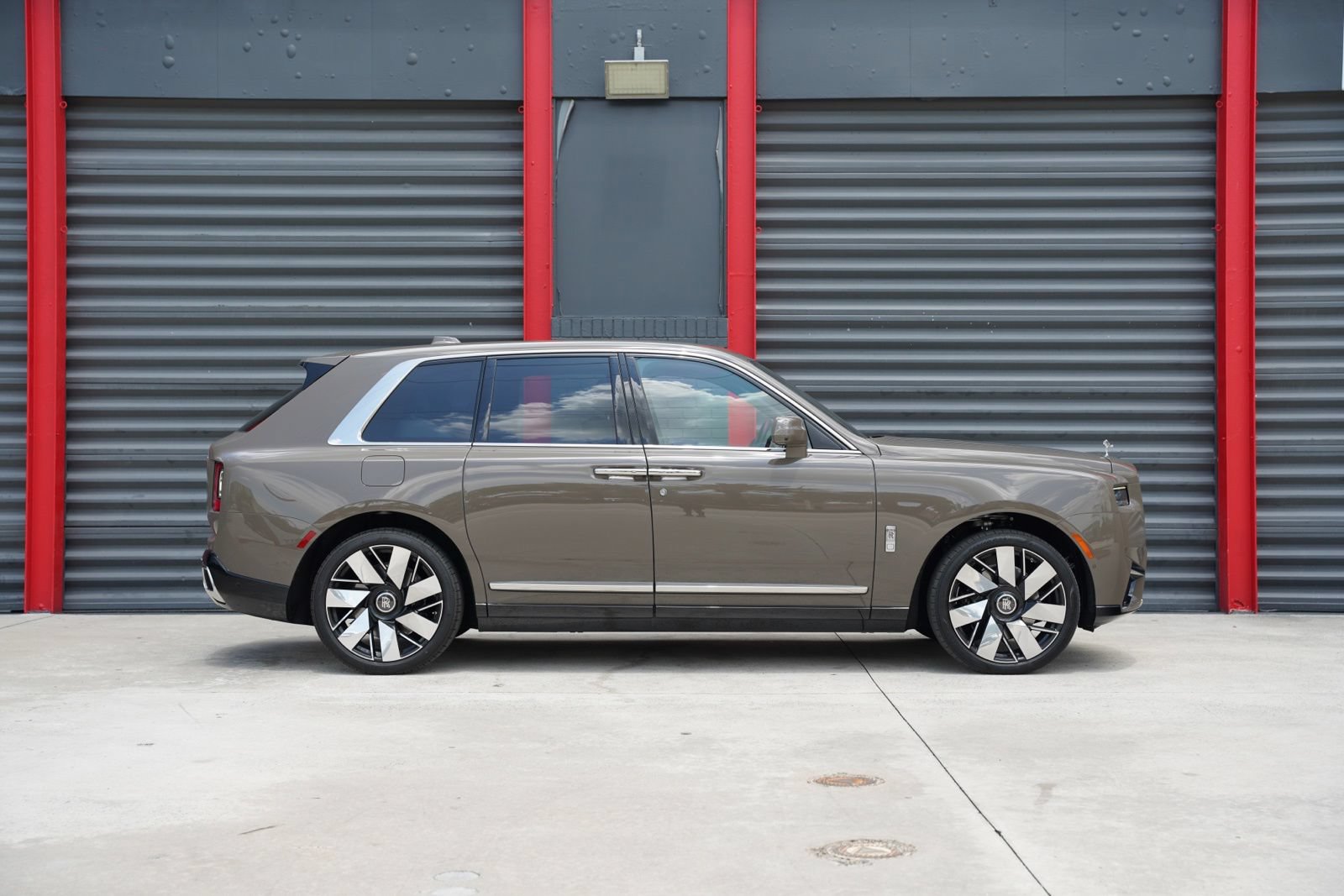 Used 2025 Rolls-Royce Cullinan AWD/4WD image 14