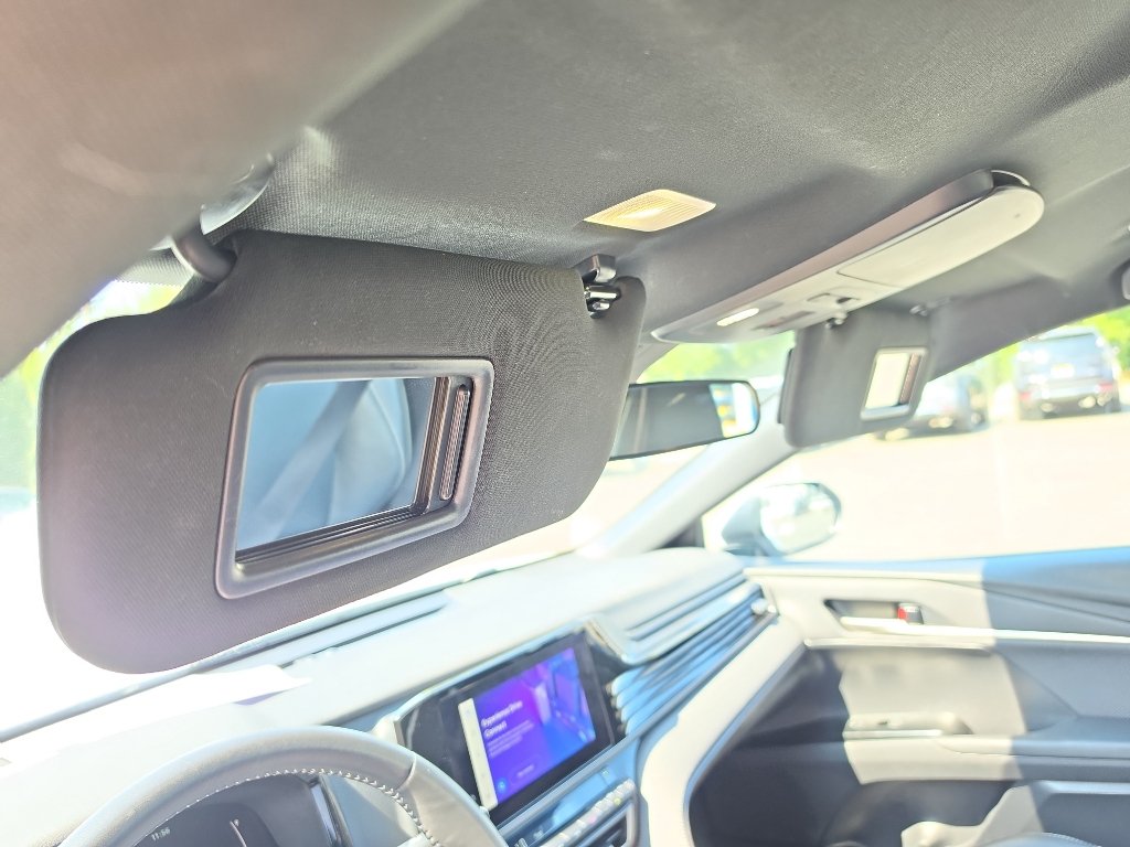 Used 2025 Toyota Camry SE FWD image 12