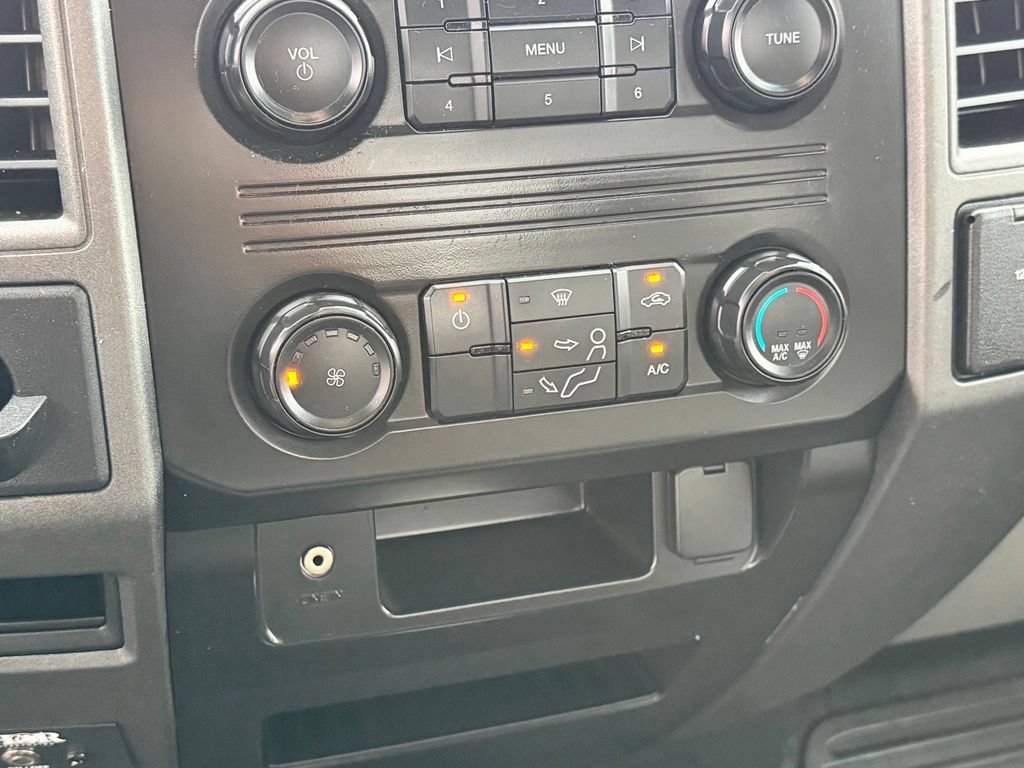 Used 2018 Ford F550 2WD Regular Cab Super Duty image 16