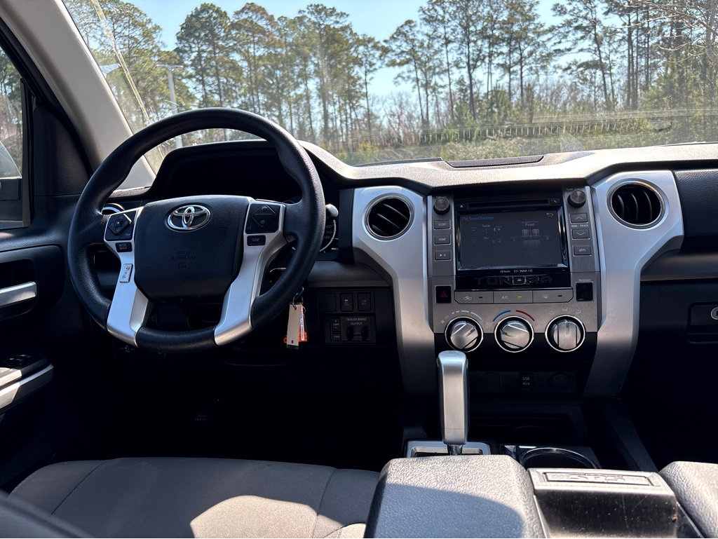 Used 2017 Toyota Tundra SR5 w/ SR5 Upgrade Package image 4