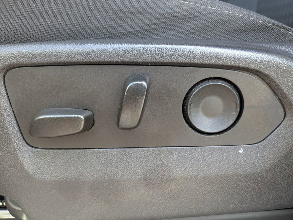 Used 2025 Chevrolet Silverado 1500 LT image 21