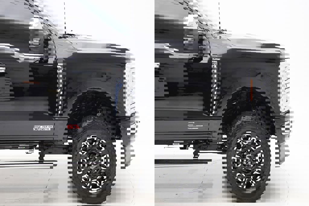 Used 2025 Ford F250 Platinum w/ Platinum Plus Package image 4