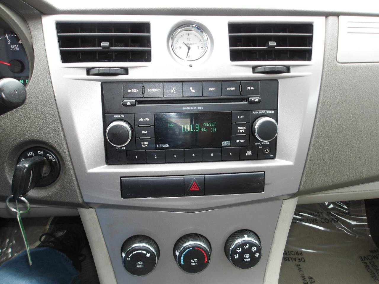 Used 2010 Chrysler Sebring Touring FWD image 16