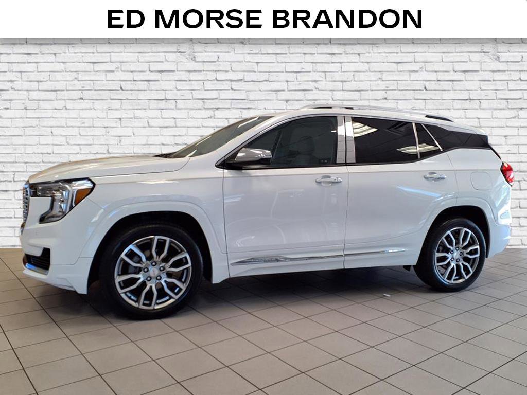 Used 2024 GMC Terrain Denali image 2