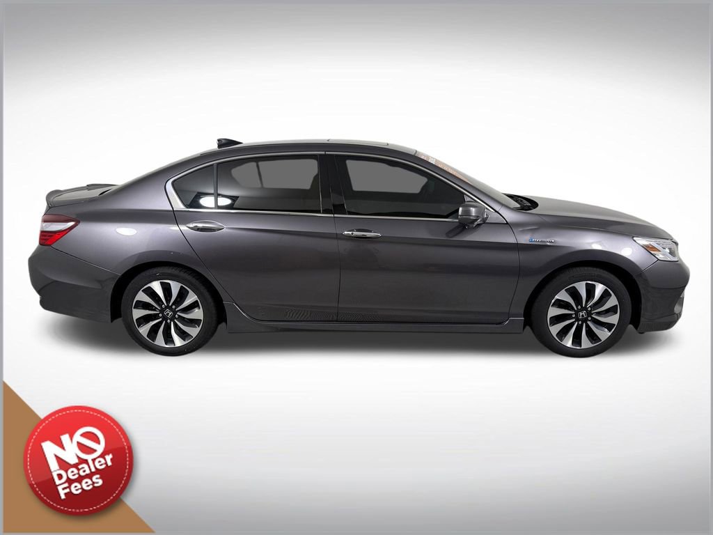Used 2017 Honda Accord Touring image 2