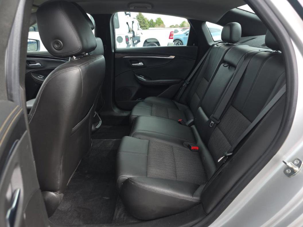 Used 2016 Chevrolet Impala LT w/ Convenience Package image 13