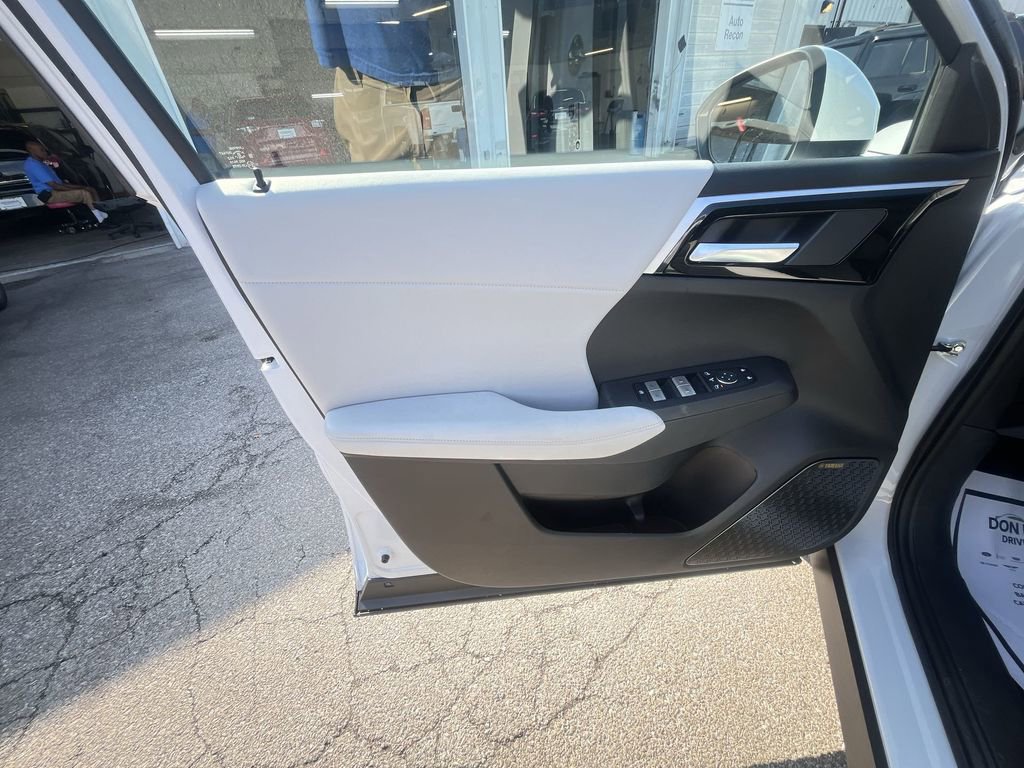 New 2025 Mitsubishi Outlander SE image 13