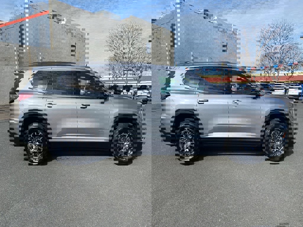 Used 2025 GMC Acadia Elevation image 5