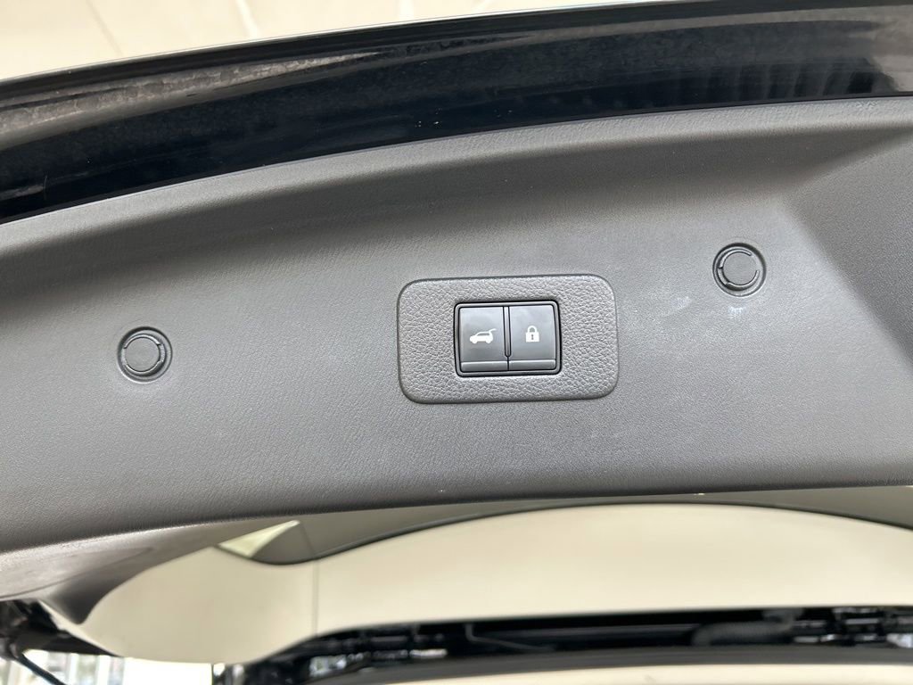 Used 2022 Nissan Armada SL w/ Captain's Chairs Package image 46