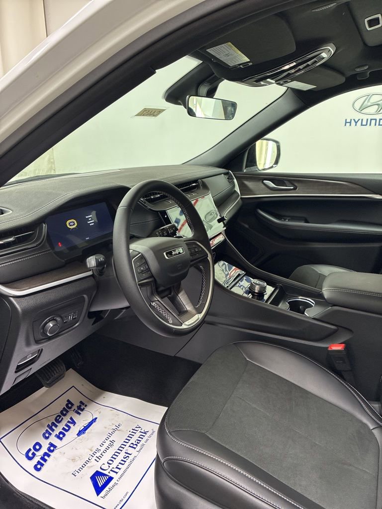 New 2026 Jeep Grand Cherokee Altitude AWD/4WD image 12
