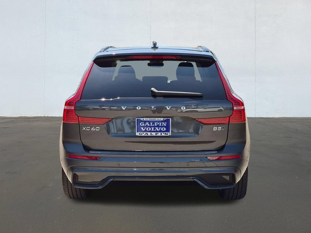 Certified 2024 Volvo XC60 B5 Ultimate w/ Protection Package Premier AWD/4WD image 6