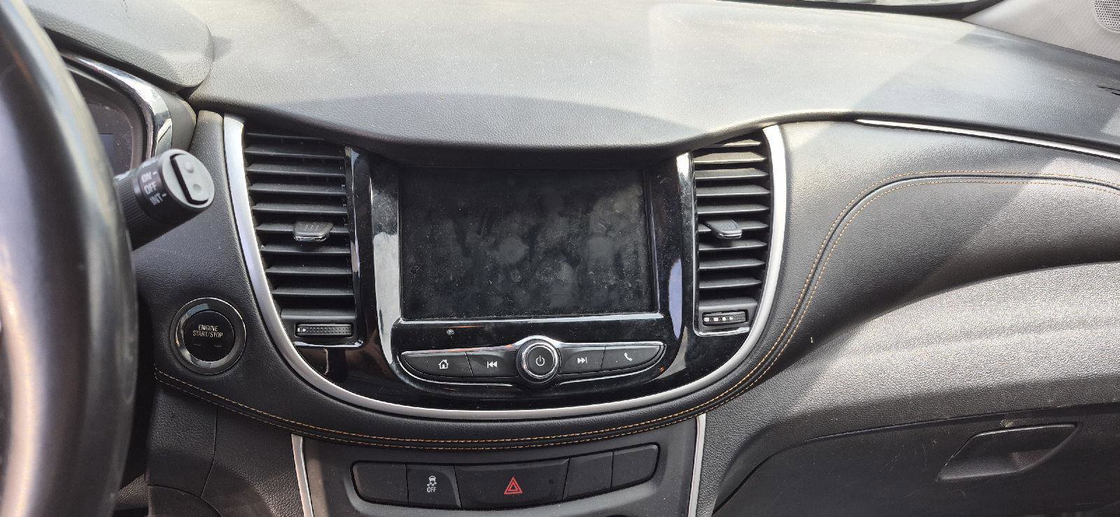 Used 2019 Chevrolet Trax LT w/ LT Convenience Package image 3