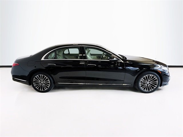 Used 2024 Mercedes-Benz S 580 4MATIC Sedan image 2