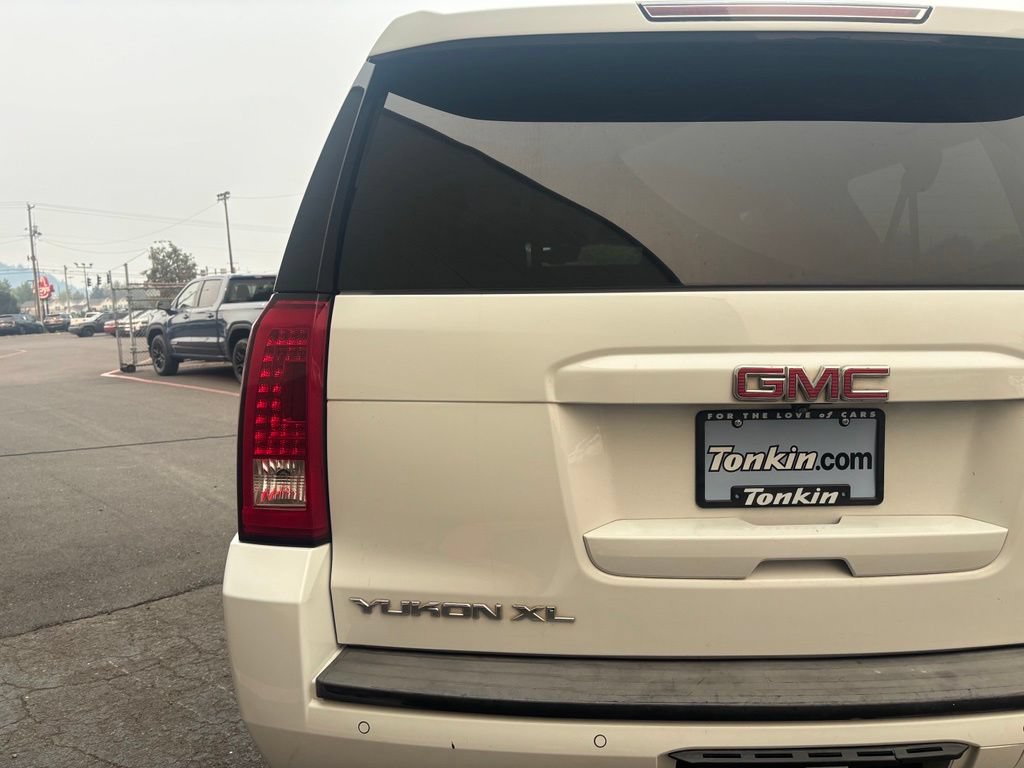 Used 2017 GMC Yukon XL SLT AWD/4WD image 8