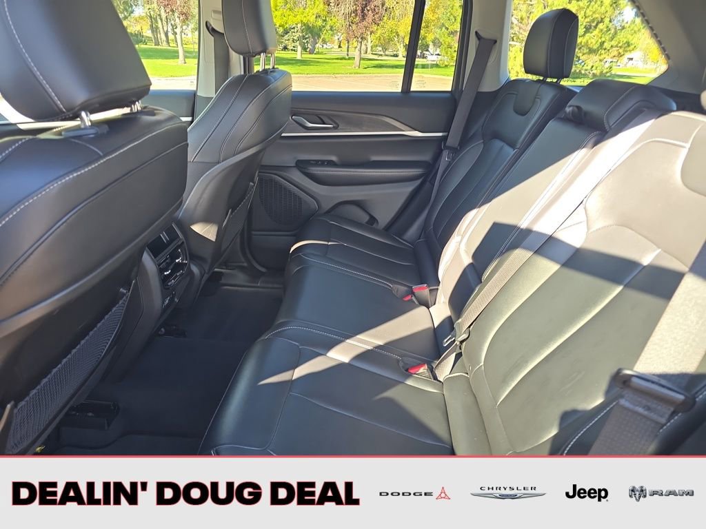 Used 2023 Jeep Grand Cherokee Limited image 27