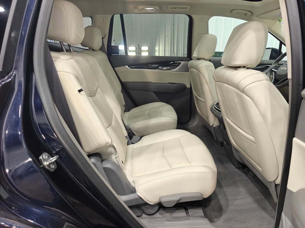 Used 2021 Cadillac XT6 Premium Luxury AWD/4WD image 21